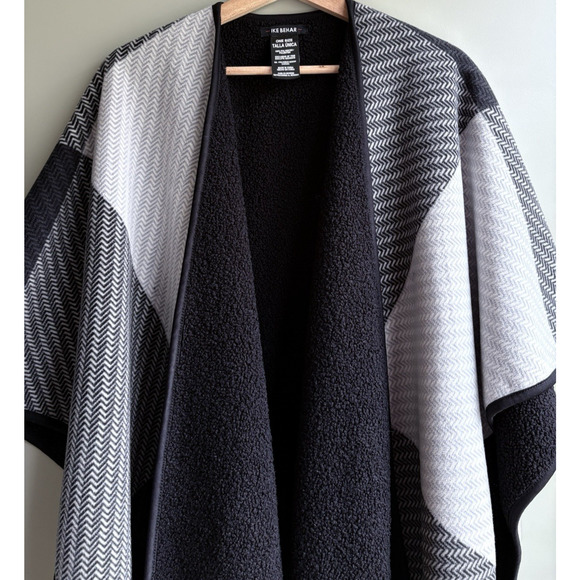 Ike Behar Reversible Sherpa Wrap Poncho Shawl Black Gray Geometric Soft Cozy - Picture 3 of 11